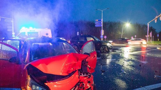 112 Nieuws: Gewonde bij aanrijding op N35 bij Dalfsen | File door ongeval op A28 bij Lichtmis. 112 Nieuws: Gewonde bij aanrijding op N35 bij Dalfsen | File door ongeval op A28 bij Lichtmis.
