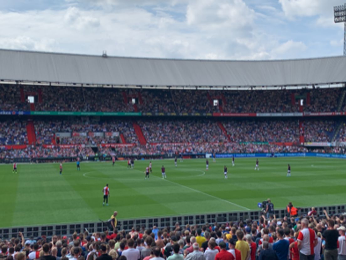 De Kuip is in augusutus het decor voor een aantal mini-concerten