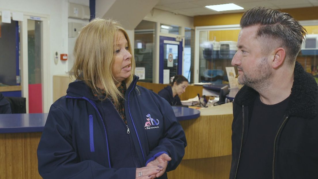 Inge Metz van het Haags Dierencentrum in gesprek met Dennis Weening.