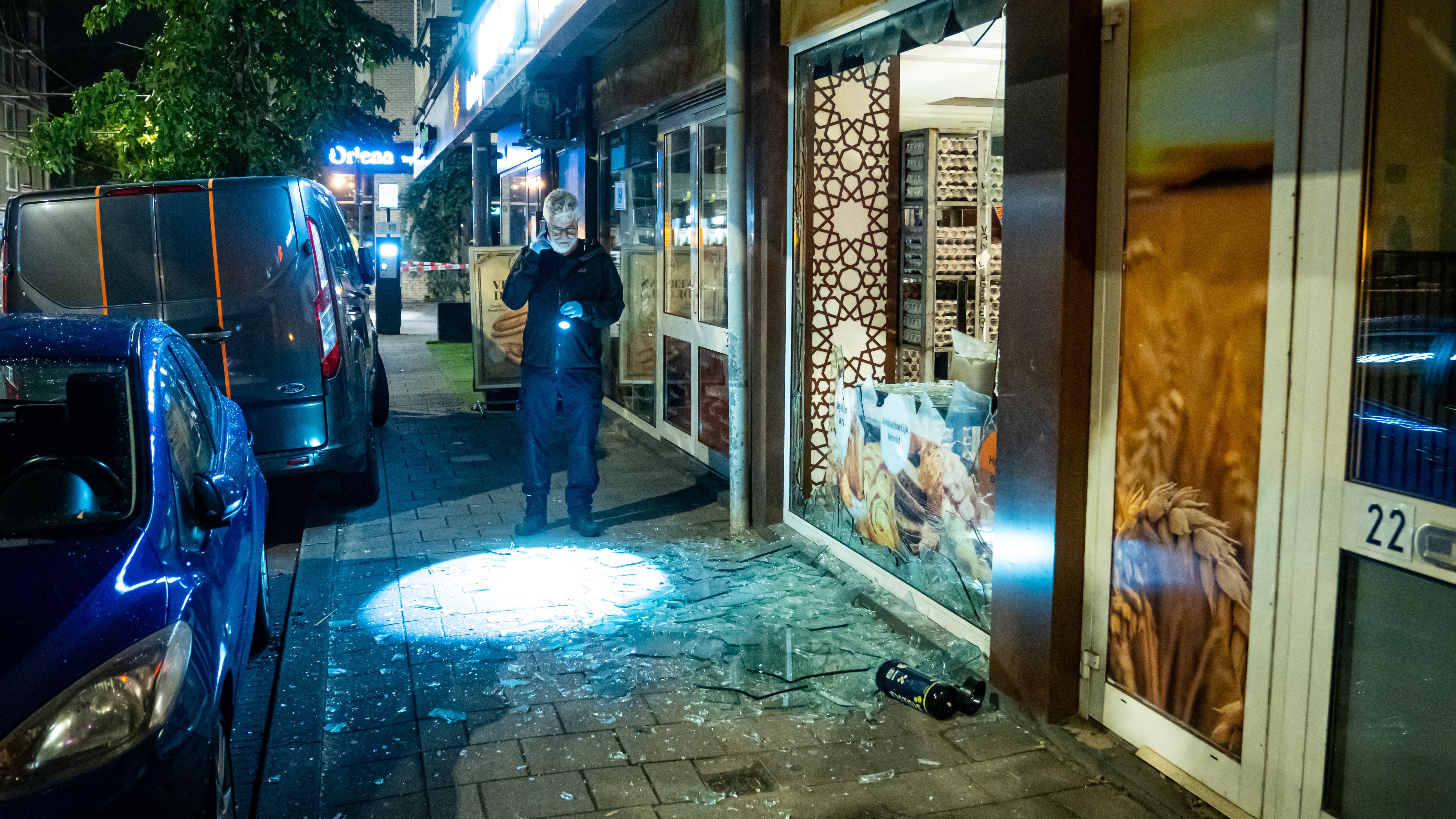 De bakkerij raakte flink beschadigd door de explosie.