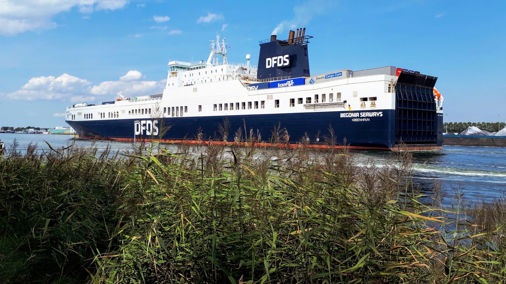 Schepen kunnen weer zonder beperkingen het Kanaal van Gent naar