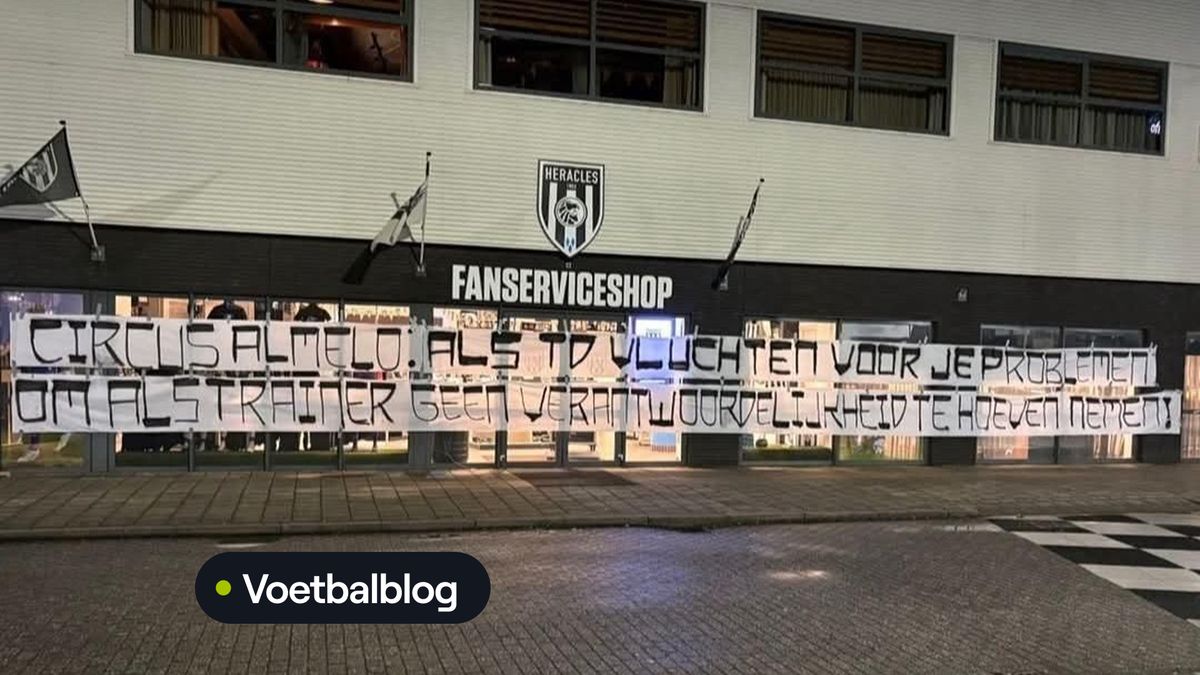 Heracles-fans tonen onvrede met spandoek bij Asito Stadion: 'Circus Almelo'