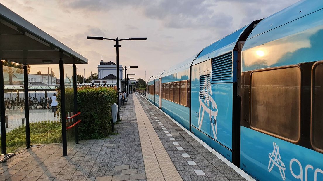 Een trein van Arriva op het station