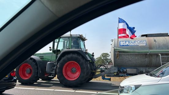 Omgekeerde vlaggen duiken weer op langs de weg en dit doet de provincie Home