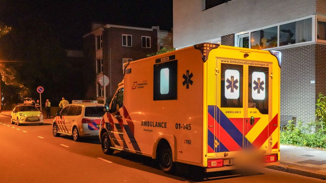 Politie en ambulance aanwezig aan de Oosterhamriklaan