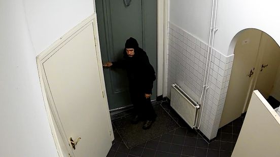 Lenige inbreker wurmt zich door piepklein kerkraam in Kampen Home