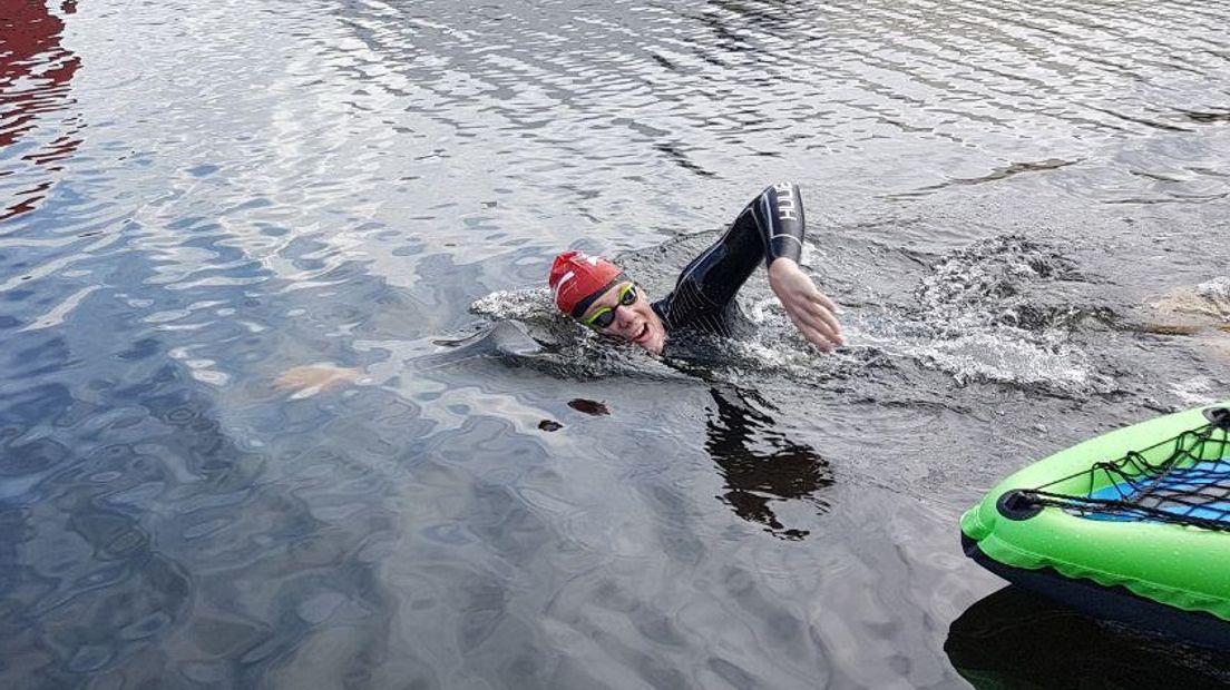De 17-jarige scholier Wessel Haverkamp uit Zevenaar is een Maarten van der Weijden in de dop: hij zwemt zondag voor het goede doel maar liefst 25 kilometer in de Oude IJssel. Van Etten naar Doesburg. In acht uur denkt hij het klusje geklaard te hebben.
