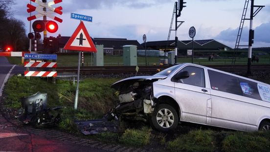 112 Nieuws: Bestelwagen en auto betrokken bij ongeval in Punthorst | Auto ramt muur parkeergarage Deventer Ziekenhuis. 112 Nieuws: Bestelwagen en auto betrokken bij ongeval in Punthorst | Auto ramt muur parkeergarage Deventer Ziekenhuis.