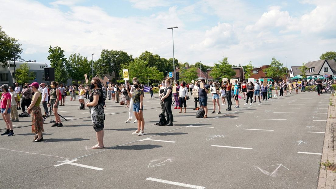 Een kleine 200 mensen waren rond 16.00 uur op het protest afgekomen