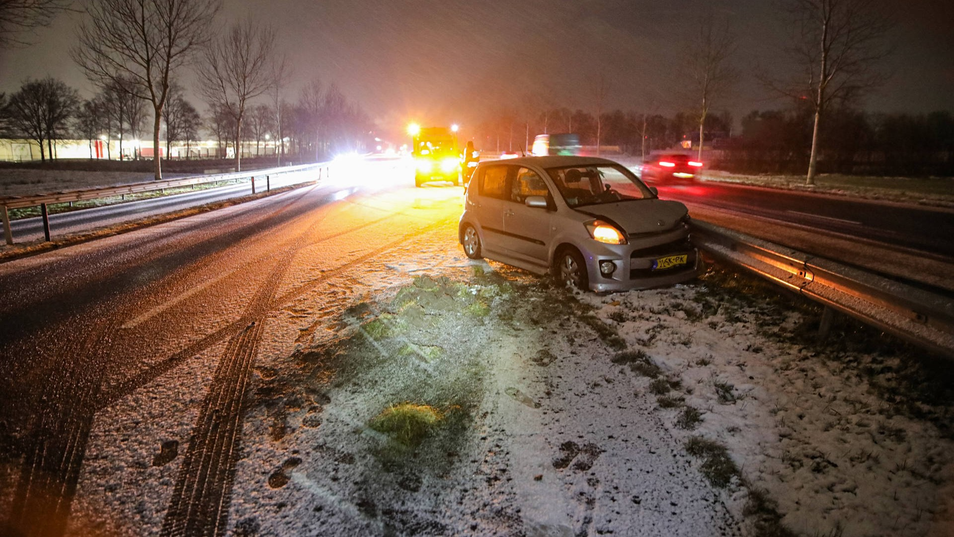 Tientallen ongevallen door gladde wegen.