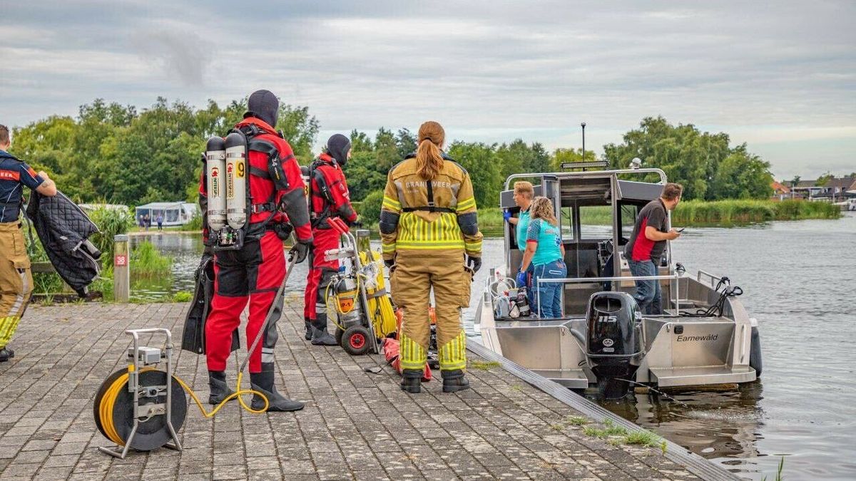 Hulpdiensten uitgerukt voor aanvaring kano en sloep in water van Earnewâld