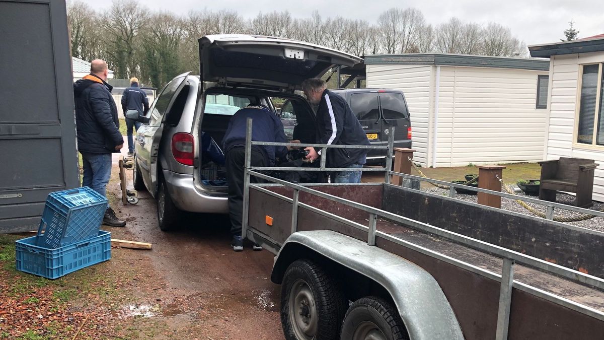 Veilingartikelen worden opgehaald bij Camping Anloo