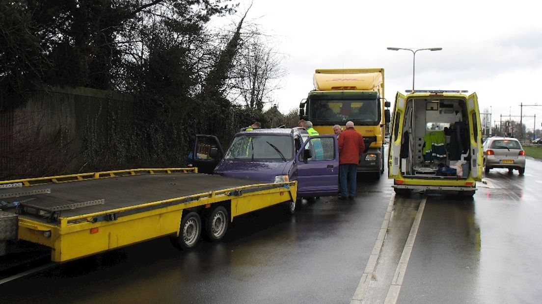 Kettingbotsing na losraken aanhangwagen