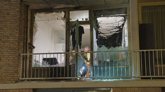 Explosie blaast ramen uit flatwoning Home