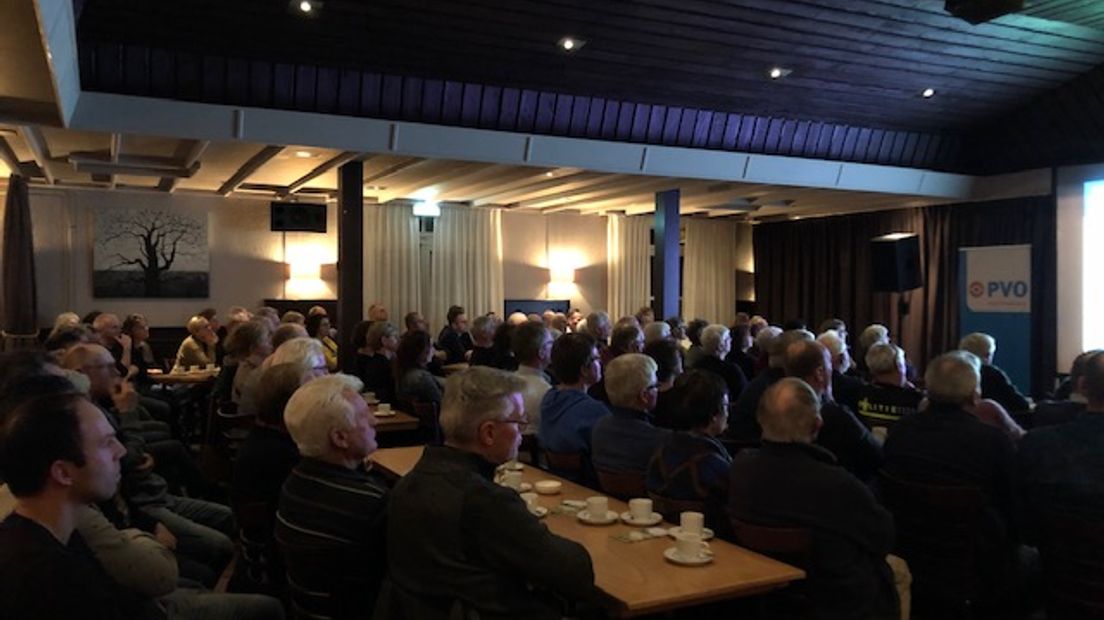 Een volle zaal in Vragender.