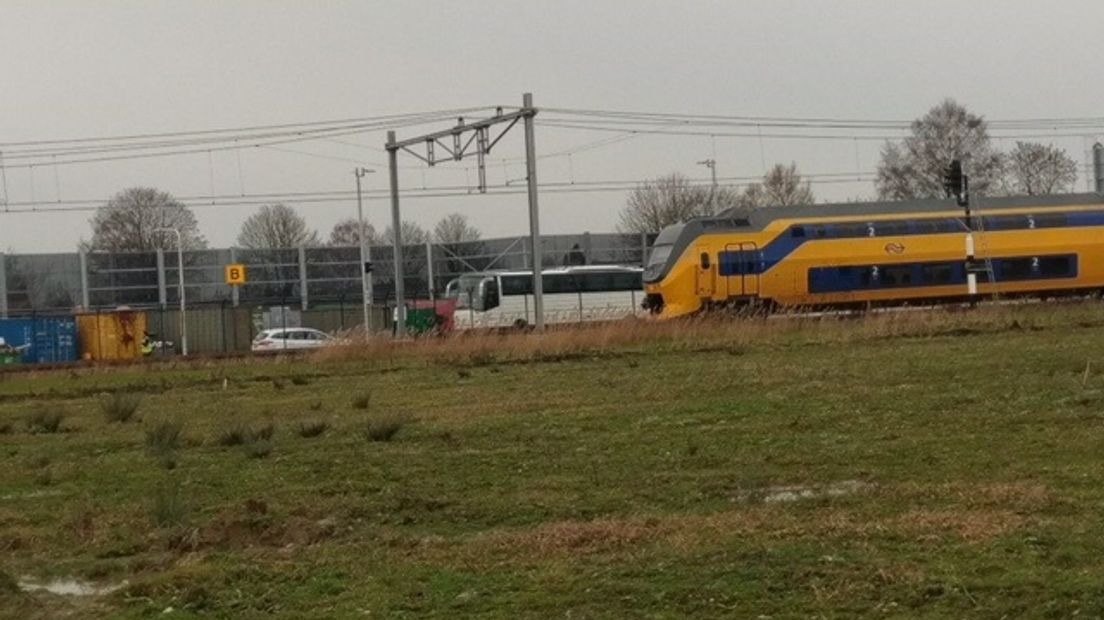 Tussen Arnhem Centraal en Nijmegen rijden weer treinen. Er reden ruim twee uur geen treinen door een aanrijding met een persoon bij station Elst.