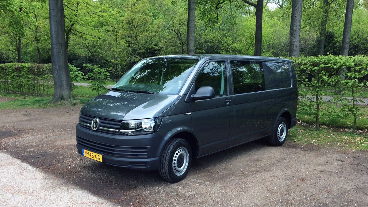 Bus van grafkistenmaker Radboud gestolen 'Ik moest net een overledene ophalen' RTV Utrecht Bus van grafkistenmaker Radboud gestolen 'Ik moest net een overledene ophalen' RTV Utrecht