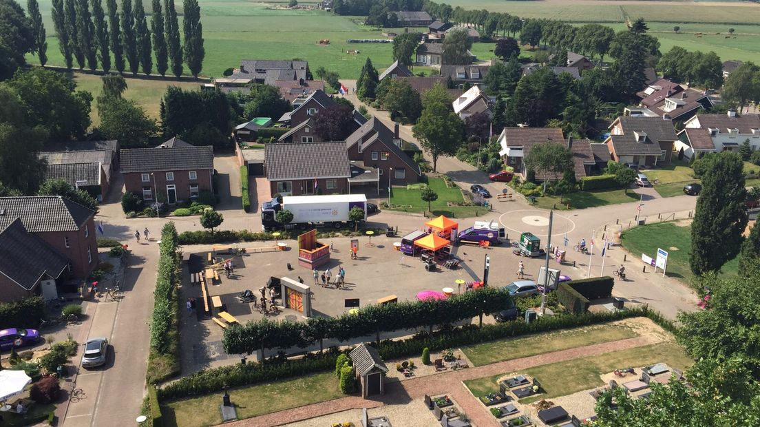 Na het spektakel van gisteren, in Mariënvelde, is het vandaag de beurt aan Azewijn om er een fantastisch feest van te maken. In dit liveblog lees je vandaag de ontwikkelingen van het team en de laatste updates vanuit het dorp.