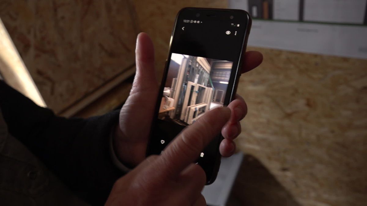 Dajenne en Marita zijn dakloos en al hun geld kwijt door failliete aannemer