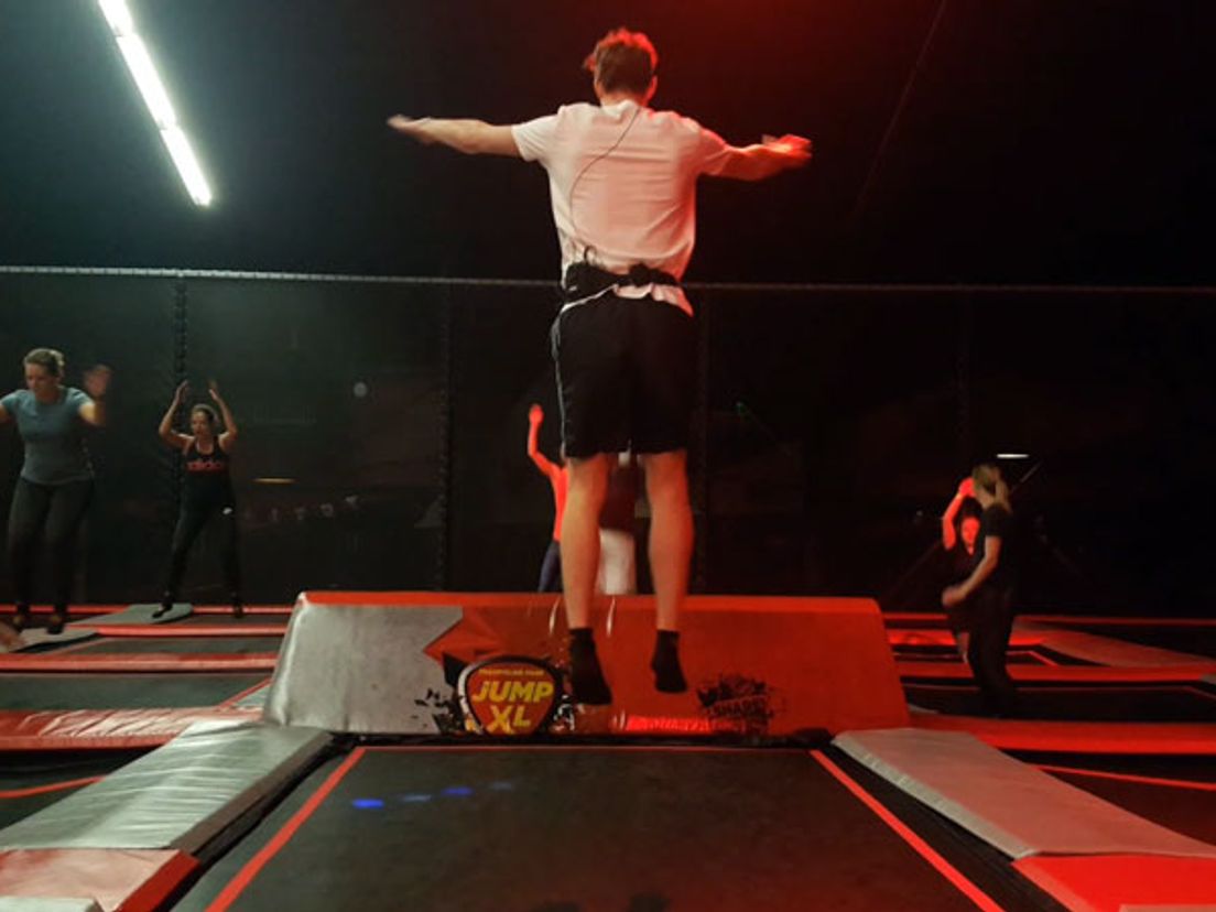 Nieuwe fitnesstrend: spring je fit op een trampoline