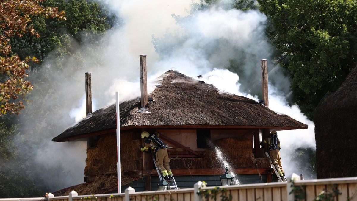 112 Nieuws: Brand in hooischuur camping Holten | Grote tak valt naast flat Zwolle