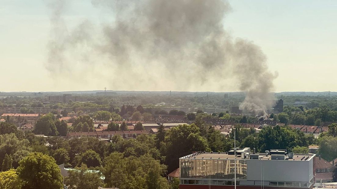 Woningbrand veroorzaakt grote rookwolken boven Almelo