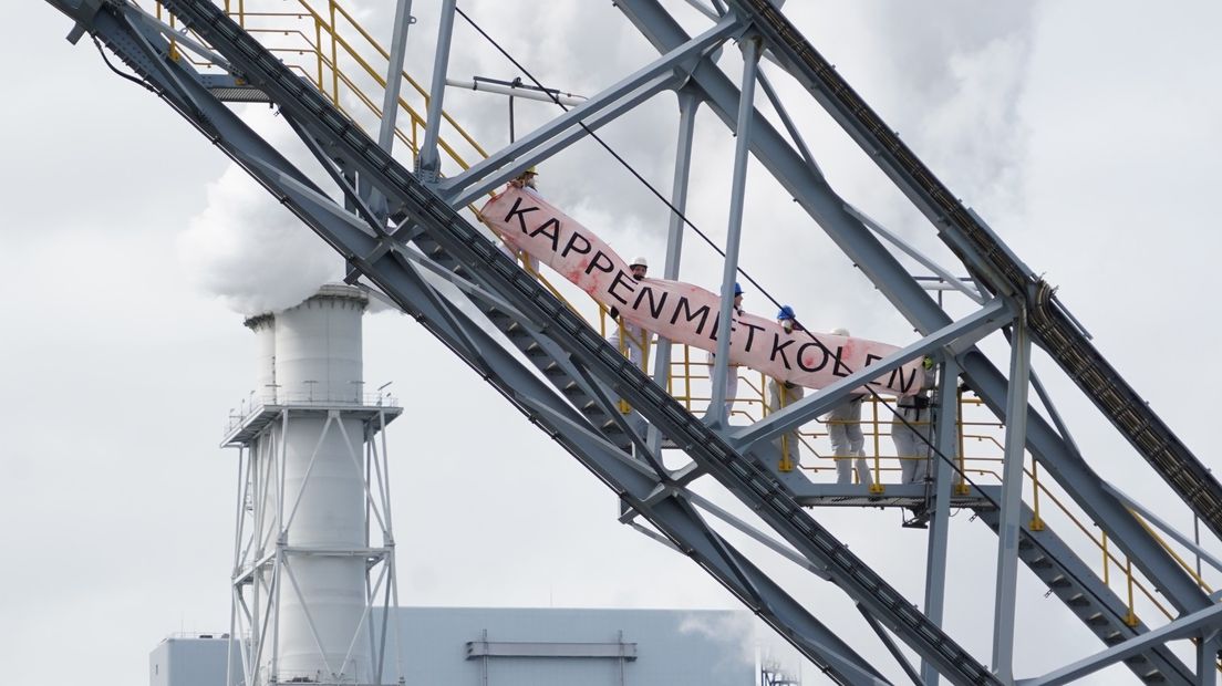 Extinction Rebellion bezet kolencentrale RWE in Eemshaven: 'Gevaarlijke actie'
