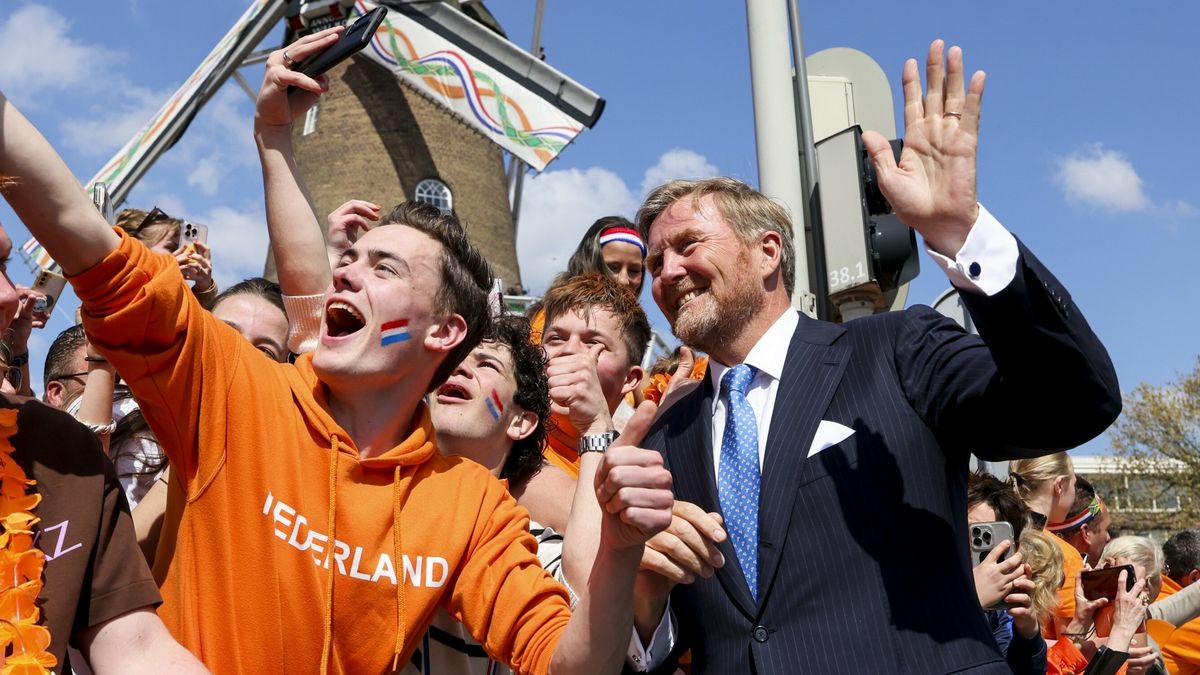 Friese paarden en de Elfstedentocht: Willem-Alexander krijgt typisch Friese Koningsdag in Dokkum