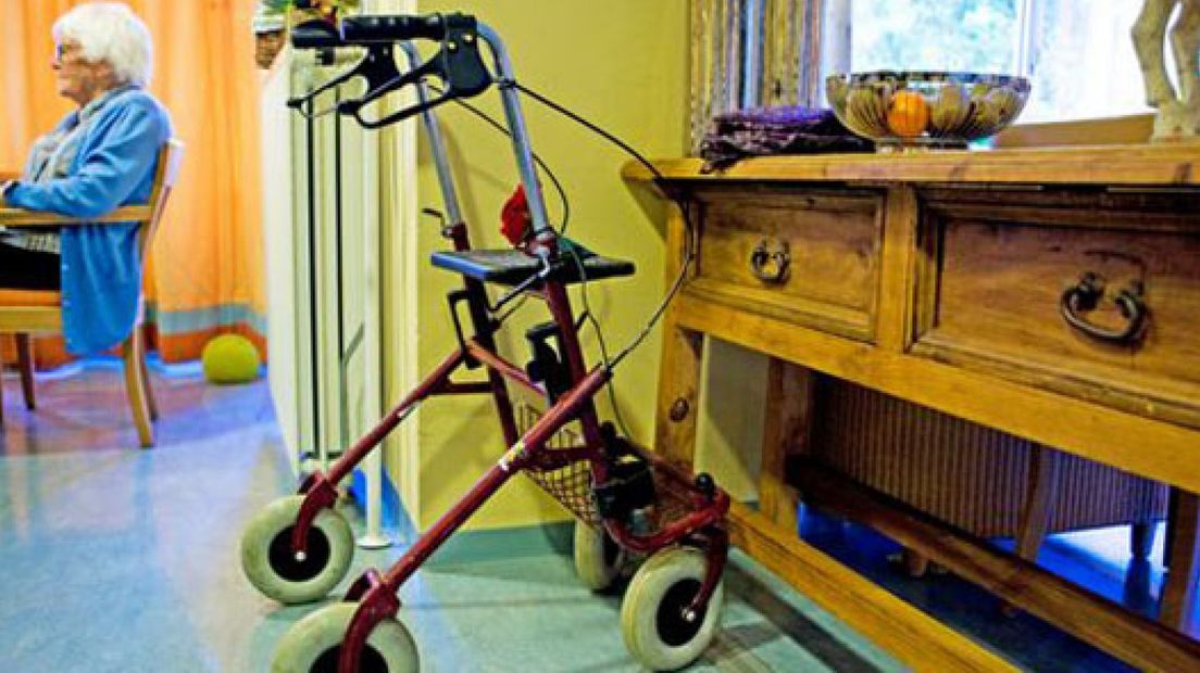 Een rolstoel die niet meer wordt gebruikt, een tillift in de hoek van de kamer of een telefoon met grote toetsen die in de kast ligt? Deze spullen kunnen worden ingeleverd bij Stichting  2ehands-zorghulpmiddelen in Groesbeek.