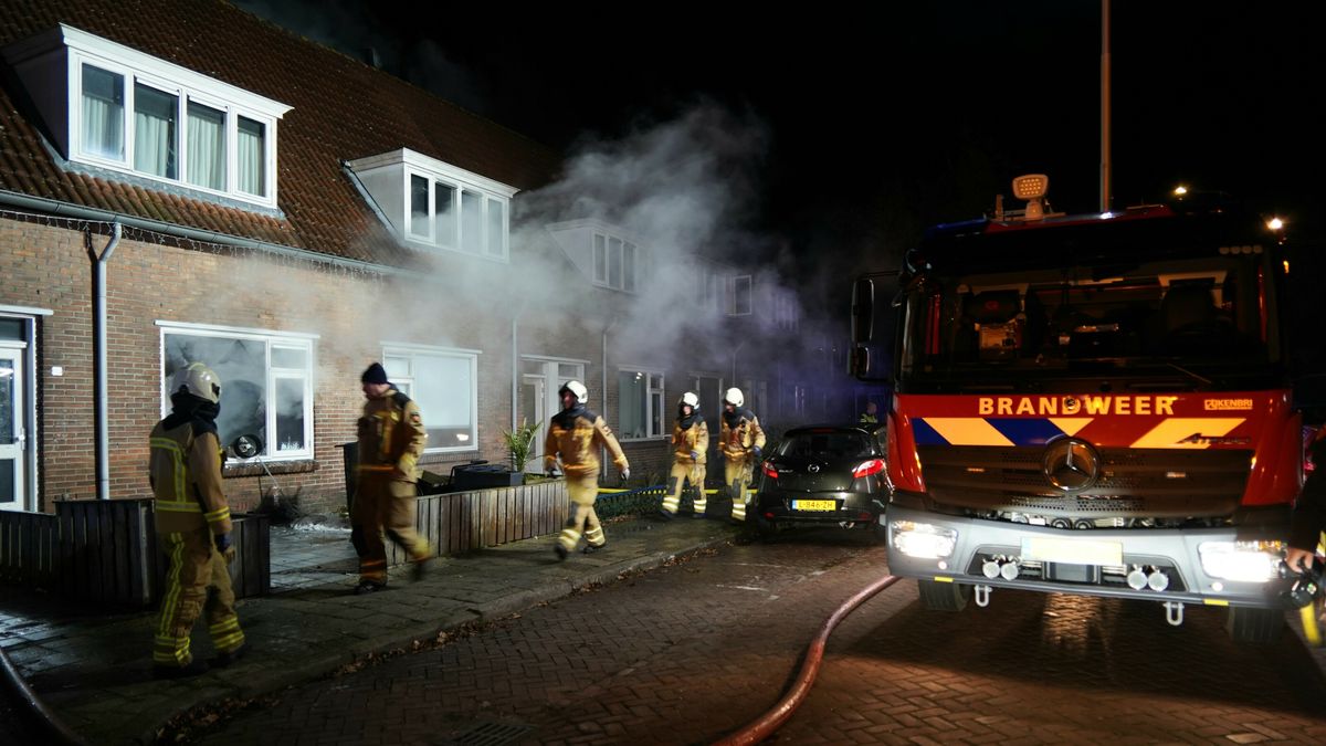 Brand in rijtjeswoning in Hoogeveen: twee woningen met schade