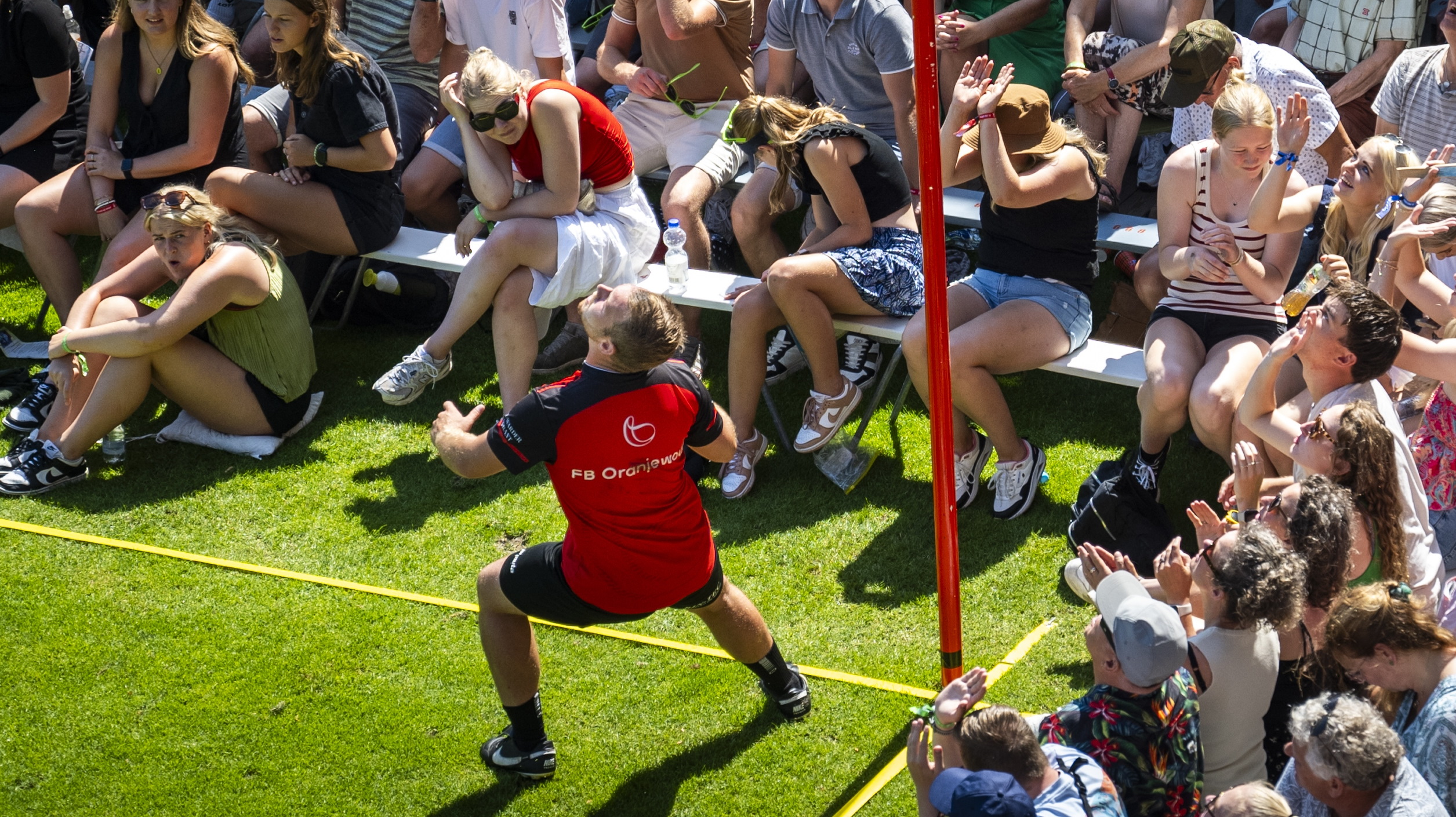 Er zijn niet veel sporten waar je dichter op het veld zit als bij kaatsen
