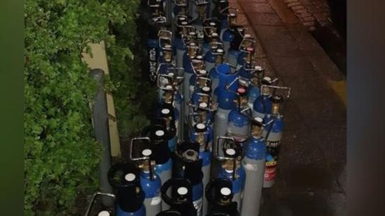 Douane vindt 10 miljoen illegale sigaretten | Bizar ongeluk in Maassluis. Douane vindt 10 miljoen illegale sigaretten | Bizar ongeluk in Maassluis.