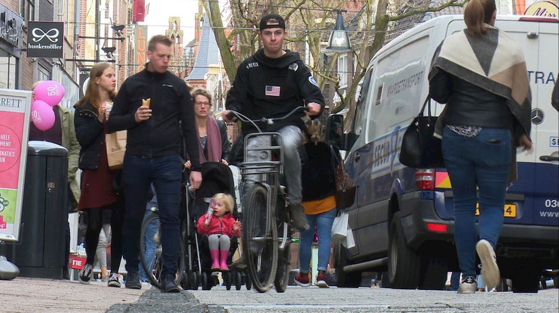 Koopzondag winkelend publiek