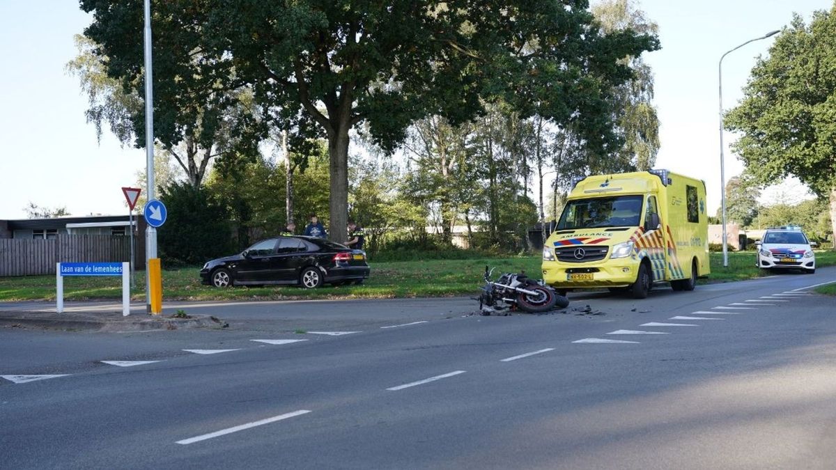 Motorrijder raakt gewond bij aanrijding in Emmen