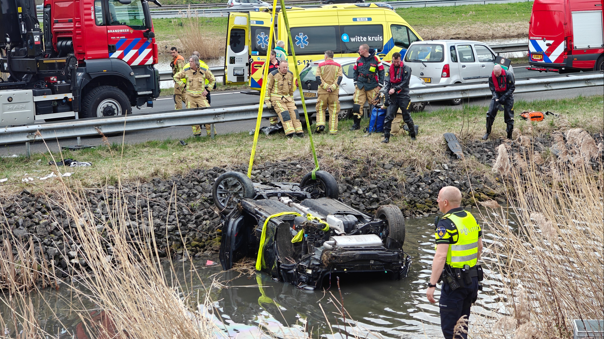 Slachtoffer Gereanimeerd Na Crash In Sloot Langs Snelweg - Omroep West