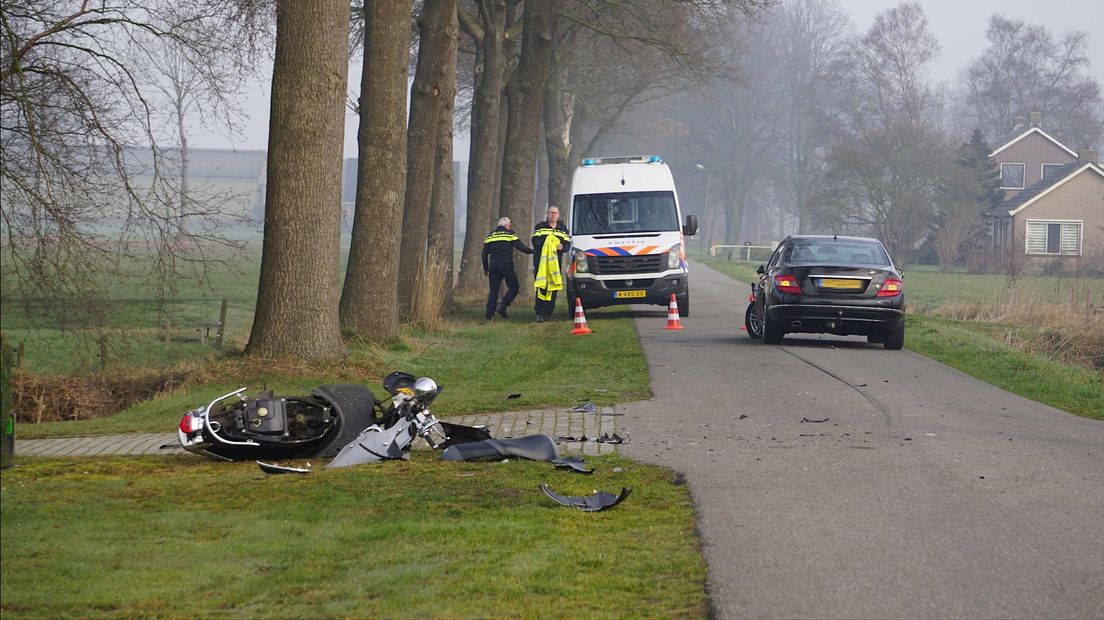 Scooterrijder gewond naar ziekenhuis na ongeval