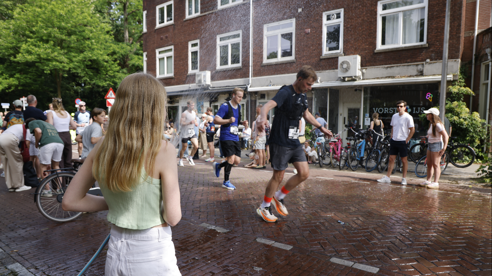 Utrecht Marathon van start, temperatuur loopt op