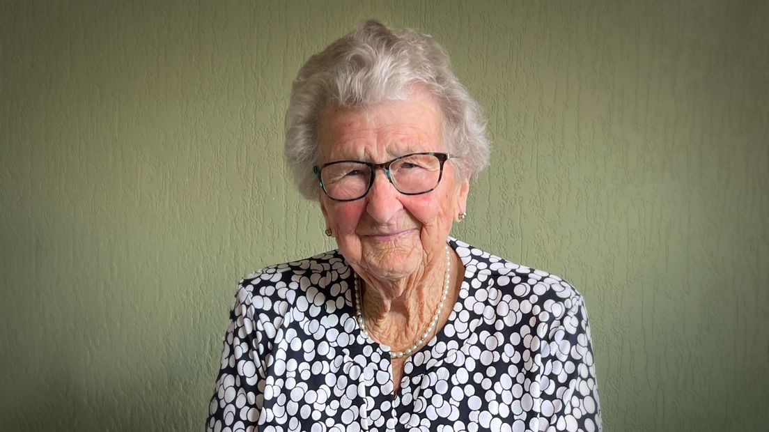 102-jarige Elfriede kijkt terug op WOII