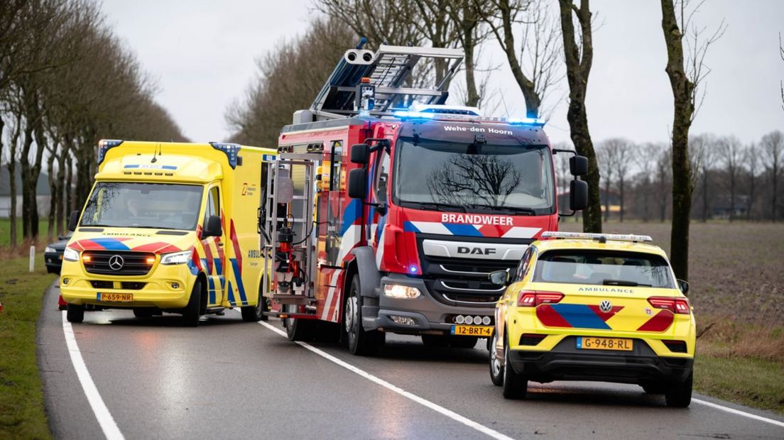 Hulpdiensten op de N361 bij Wehe-den Hoorn
