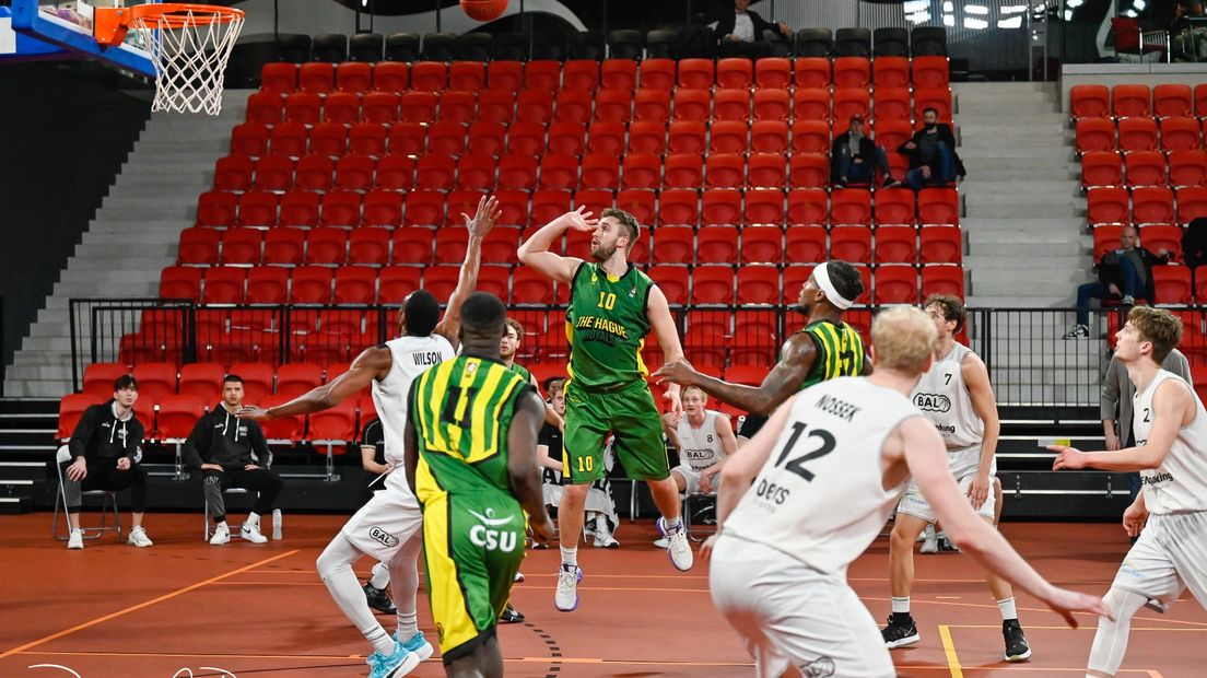 The Hague Royals tegen Basketbal Academie Limburg (BAL)