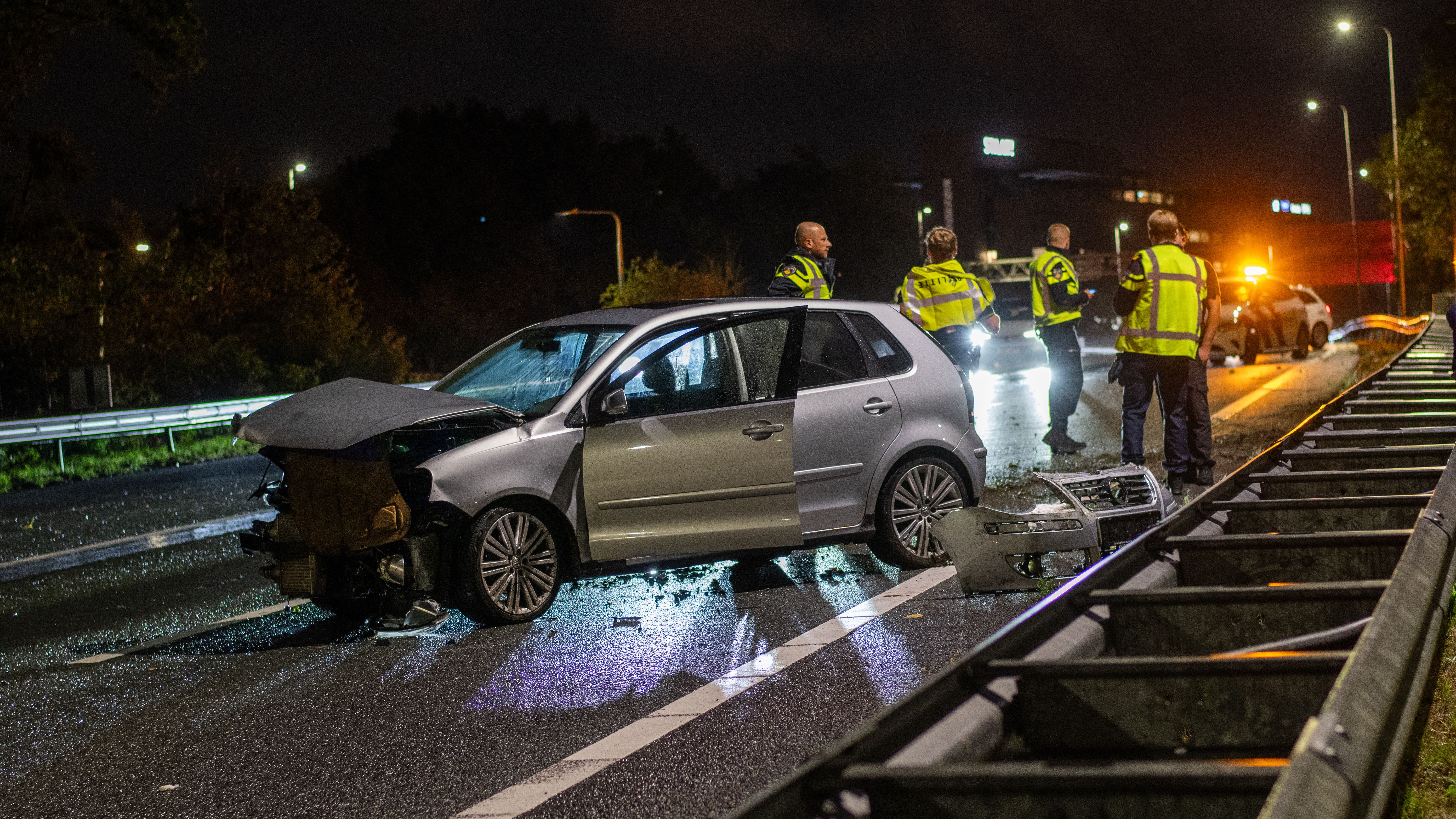 Meerdere ongelukken op snelwegen na zware regenval