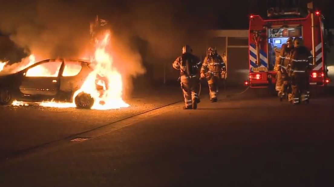 In de Edese wijk Veldhuizen is in de nacht van zaterdag op zondag een auto afgebrand. Dat gebeurde op de Sterkenburg.