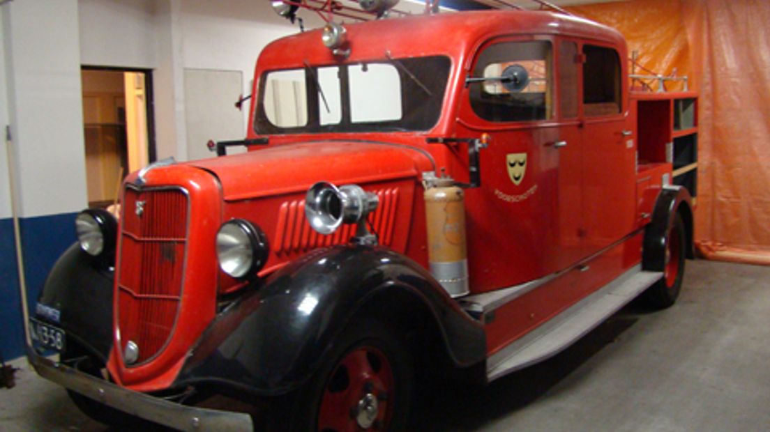 brandweerwagen-brandweer-voorschoten-ford-1941
