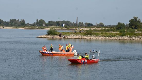 Zoekactie op Waal • wielrenner aangereden. Zoekactie op Waal • wielrenner aangereden.