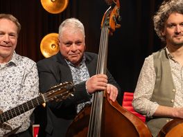 Gipsyjazz-trio Manouche Swing over de verhalen achter de nummers, Django Reinhart en Sinti-zang met Drents accent