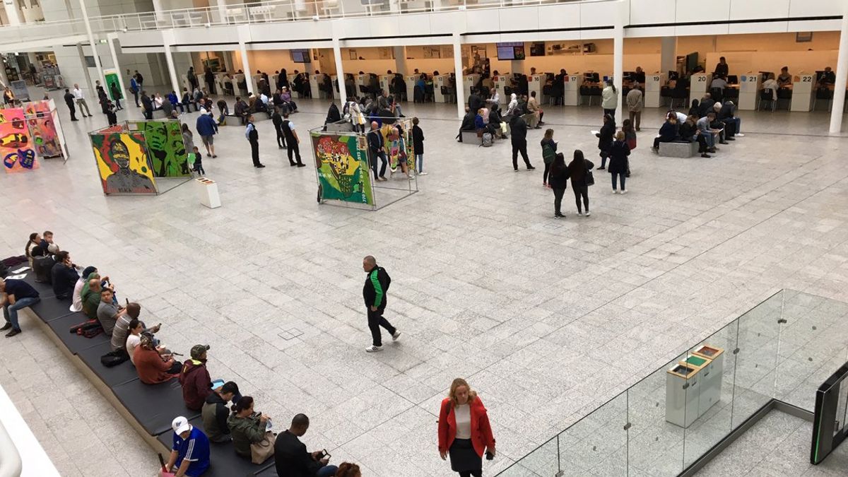 Boek lezen of telefoon checken: Hagenaars moeten uren wachten op een