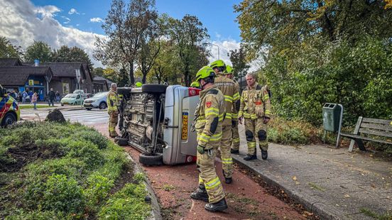 Botsing: motorrijders gewond • flinke vertraging op A1. Botsing: motorrijders gewond • flinke vertraging op A1.