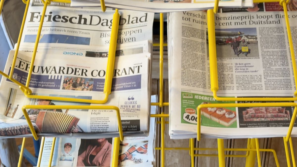 Abonnees op Vlieland en Schiermonnikoog moeten vanaf vandaag de krant zelf ophalen