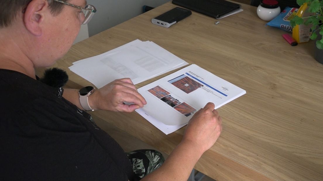 Tineke leest het inspectierapport