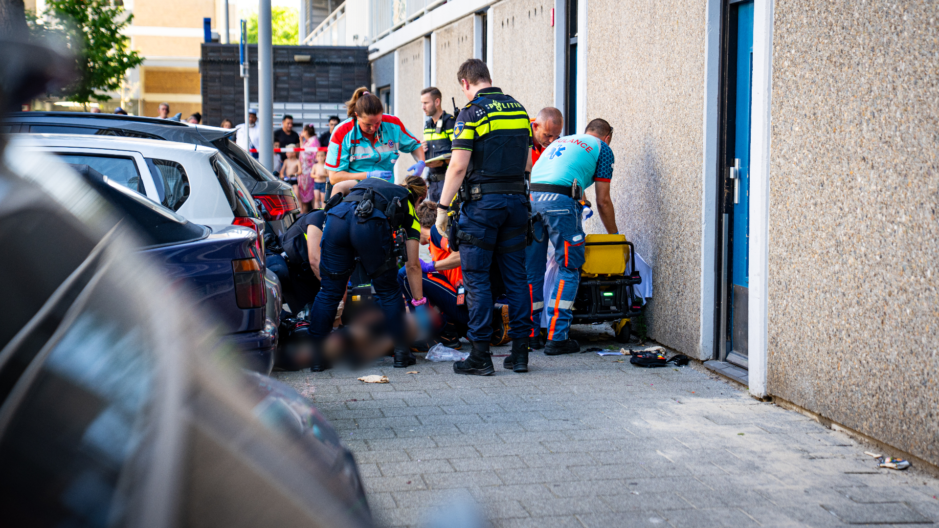 Volgens een woordvoerder is de verdachte aanspreekbaar, maar de ernst van zijn verwondingen is nog onbekend.
